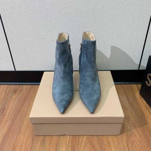 Gianvit* Ross* 尖头高跟短靴。精致的鞋楦，款式时尚。女人味十足。非常值得推荐给你们 材质：鞋面1羊京2羊皮。羊皮内里及垫脚，真皮大底。跟高8.5c