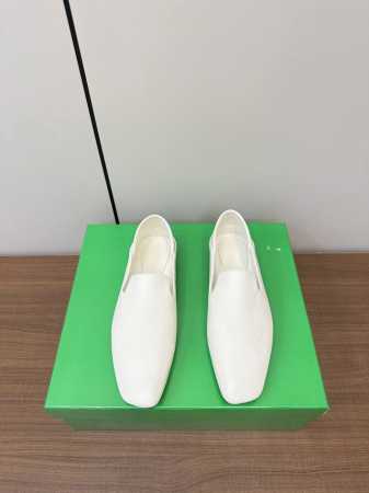Bottegaveneta｜25款早春踩跟平底乐福鞋 时髦炸了更换设计师首秀奶奶鞋Bv开挂了，逆天爆款原版开发 低调到骨子里的编织豪门，时尚博主网红推荐大爱款魂 - 点击图像关闭