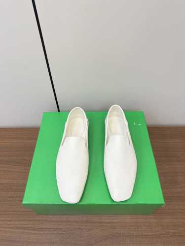 Bottegaveneta｜25款早春踩跟平底乐福鞋 时髦炸了更换设计师首秀奶奶鞋Bv开挂了，逆天爆款原版开发 低调到骨子里的编织豪门，时尚博主网红推荐大爱款魂