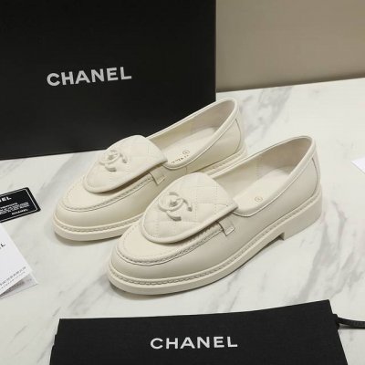 冲量价: Cc小香Fw早春新款秋鞋单鞋乐福鞋系列____香奶奶春季必备款，女神系列，拥有香家特色优雅名媛气质，超级耐看，让人无法抗拒，心动Ing 鞋面：彩用原版