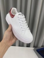 冲量价: 男10 高版本情侣款p家时尚小白鞋，重版推出、高品质出货，优雅大方、上脚舒适、超级经典 面料：丝稠牛皮 内里：水染羊皮内里+羊皮垫脚 大底：原厂橡胶底