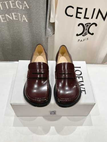 高版本出厂 LOEWE罗意威2025ss春夏新款campo玛丽珍乐福鞋，国外购原板1：1开发～ 搭配搭扣开合和经典雕花细节，给人一种强烈的视觉冲击，异常吸睛，鞋