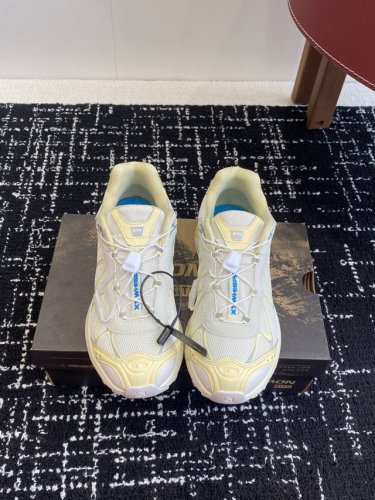 代购级 Salomon Xt Whisper 萨洛蒙户外 休闲 运动鞋 原版购入开发 做货 全新演绎的专注于其空气动力学的外观上，标志性白色与奶油色带来都市风格
