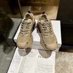 工厂价格 、Dior 系列新品这款 C ' Est Dior 运动鞋彰显醒目而时尚的风范。精心制作，鞋面侧边分别展示 C 和 D 字母尽显格调，细节也增添一丝优