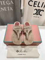 高版本出厂 Loro Piana* Lp 诺悠翩雅2025Ss夏季新款夹脚拖鞋 市场顶级品质 极简高级大方～高级而舒适的气息～ 夏天当然就得美美哒～ 上脚柔软舒