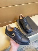 百万富翁 顶级代购男士休闲鞋专柜同步发售。鞋底：原厂特供原版底，独家活动成型底超级舒适，原厂跟单货搭配制作，牛里细节决定品质、我们只为用心做好鞋，可随意进出专柜