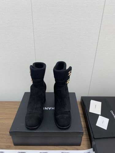 顶级版本 Chanel香奈儿 秋冬新品系带爆款走秀短靴！ 立体饱满的菱格，小香经典元素；配搭开模定制的原版五金鞋带扣，鞋底有一定的厚度，增高效果也不错，让整体视