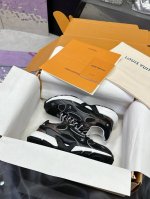 工厂p价p lv路易威登25Ss新款Olympia lv Olympia的运动流线型设计灵感来自 精致的鞋面由多种技术材料制成 包括网眼和金属合成皮革其特点是许