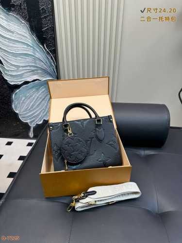 Lv 限定 Onthego妈咪袋 性价比之王这是一款超赞的包型，灵感来自于恶搞Lv的街头品牌，曾经的曾经，Louis Vil Litton永远不会走下神坛，1: