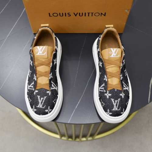 出厂价： 品牌：LV路易威登标准码：38-44 45订做 等级：官网同款 材料：原版面料 舒适牛皮内里 增高轻便耐磨柔软大底款式类别：男士时尚休闲鞋 跑步 运动