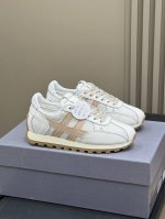 出厂 Hogan Ss25 Arrival~ 运动鞋新品 霍跟25春夏运动鞋新品 脚感轻盈，增高效果满分 小牛皮材质，科技立体弹力内