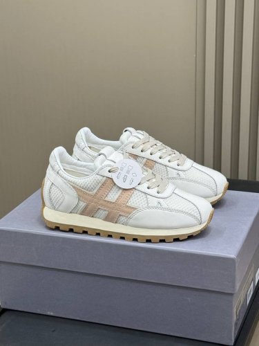 出厂 Hogan Ss25 Arrival~ 运动鞋新品 霍跟25春夏运动鞋新品 脚感轻盈，增高效果满分 小牛皮材质，科技立体弹力内