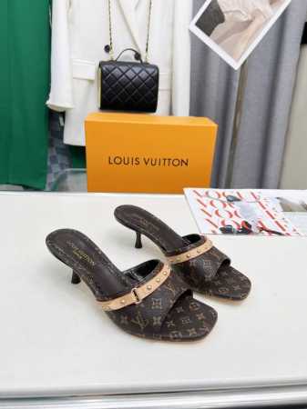 橙子出厂价p louis Vuitton 路易威登 春夏新款 Lv丹宁牛仔布小猫跟拖鞋 高跟拖 露趾细跟凉拖 夏季女神们的夏季必备款 原版复刻 脚感超舒适 尽显 - 点击图像关闭