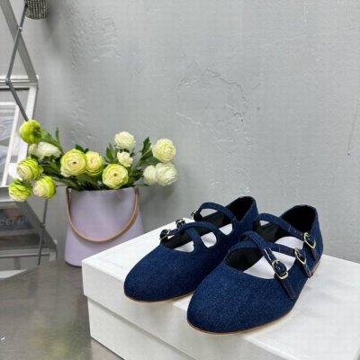 高品质p 升级版 Celine*赛琳2024春夏玛丽珍系列，专柜限量款p 凯旋门的五金扣设计极具品牌辨识度非常百搭的一款p单鞋、 鞋面：牛漆皮 牛皮 内里：山羊
