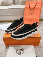 顶级版本2024ss Hermès 爱马仕 初秋新品情侣款 休闲鞋拼色设计MM风 超前时尚 简约高级 随意搭配 上脚非常轻便舒适鞋面：麂皮 牛皮内里：羊皮大底：