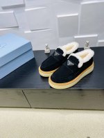 低帮乐福鞋款 2024 PRAD*A普拉达冬季最新爆款毛靴系列 网红爆款，官网同步最新款， 原版1：1复刻顶级品质！100%纯羊毛内里蓬松密卷，质感直接拉满，