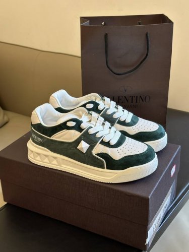 出厂 valenti No Fw23 New Arrival v家 One Stud情侣款 运动鞋秋冬新配色 麂皮面料搭配皮革 质感拉满的节奏 舒适好穿 增高效