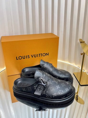 女码 男码 顶级版本 Louis Vuitton路易威登 Lv包头拖鞋驴牌 春夏最新爆款系列 情侣款老花凉拖 高级慵懒风，百看不厌款、时尚度拉满！细节用心感受