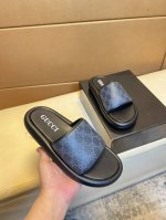 古奇～原单品质，官网原版1:1. 2024新品男士休闲拖鞋, 原版皮字母织带搭配制作，高端品质, 原版大底宽松舒适，百搭时尚单品！Size 38-44
