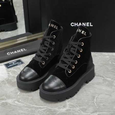 现货供应 顶级品质 原版1:1 CHANEL 香奈儿 秋冬新品厚底马丁短靴 原版定制字母Logo 鞋头双C电绣 无论细节及做工都力求做到和正品零距离 材料面料： - 点击图像关闭