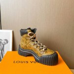 金典款 Louis Vuitton路易威登走秀新款 高端定制 1：1刻复 各大明星网红走秀款，百年经典 上脚舒适 搭配路易威登标识压纹皮革标签和耐磨皮革外底。