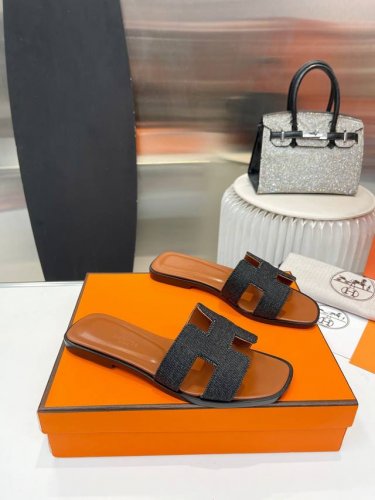 出厂价pp 版本升级 橡胶底 hermes 爱马仕H拖鞋Oran凉鞋系列 时尚又百搭 超级舒服 每个细节都做到极致 原版Swift小牛皮 原版1:1独家私模鞋面