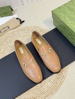 顶级版 GUCC*新品水晶钻花瓣单鞋 乐福鞋 代购级别！Gucci 乐福鞋单鞋 上脚特别的秀气！原版套楦的做法，和专柜一致！楦型完美，舒适度更加舒服！可出入专柜