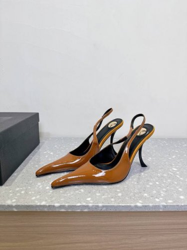 Saint Laurent 圣罗兰 25Ss春夏新款 尖头 高跟 凉鞋 走秀款 把美丽刑锯表现的淋漓尽致 姐姐的美丽尤物 又是人间 rose同款的化很好修饰脚型
