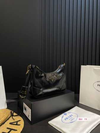 配折叠礼盒 普拉达 Hobo中古包 多了一份随意和简单， 完全的时尚潮流搭配 尺寸：24*18 - 点击图像关闭