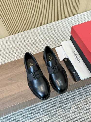 Balmain巴尔曼官网新款男士皮底商务休闲皮鞋 原单品质牛货，面采用进口开边珠 漆皮 小牛皮制作，搭配牛皮内里 垫脚，意大利原版进口真皮大底，尽显奢华，看对眼