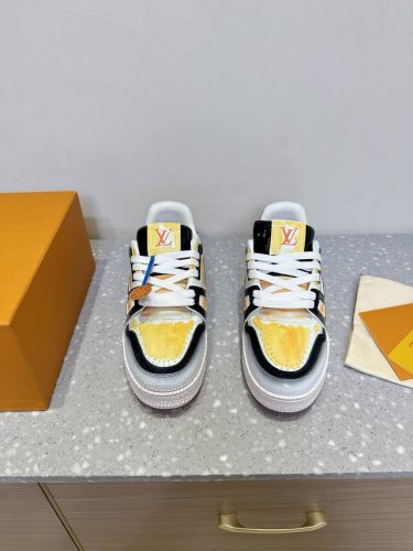 louis Vuitton 路易威登L家 25Ss春夏新款 情侣款 休闲 运动鞋 滑板鞋 原版购入开发 做货 本款Lv Trainer 运动鞋选用牛皮革塑造繁复