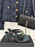 saint Lauren*Ysl圣罗兰经典 25Ss春夏新品水钻人字拖鞋 精致时髦精必备单品 鞋面采用原版定制皮料 内里踮脚混种羊皮 跟高 8Cm 意大利进口真