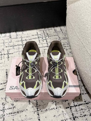 salomon Xt Whisper 萨洛蒙 户外休闲 运动鞋 原版购入开发 做货 全新演绎的专注于其空气动力学的外观上，标志性白色与奶油色带来都市风格 另一双