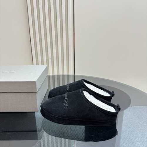 Balenciaga ss24 new arrival～ 巴黎世家2024秋冬新品秀款毛拖时髦精穿搭必备单品 Demna独有的审美和理念简直就是反时尚的叛逆者，