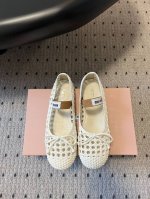 顶级品质 Miu Miu 缪缪 25Ss 春夏季新款 网面芭蕾舞鞋 缪家以芭蕾的灵动意韵融于日常. 以现代笔触刻画舞鞋经典轮廓！ 超软的网面款芭蕾舞鞋. 从经典
