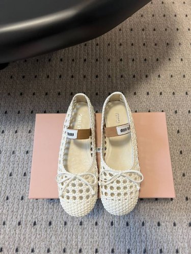 顶级品质 Miu Miu 缪缪 25Ss 春夏季新款 网面芭蕾舞鞋 缪家以芭蕾的灵动意韵融于日常. 以现代笔触刻画舞鞋经典轮廓！ 超软的网面款芭蕾舞鞋. 从经典