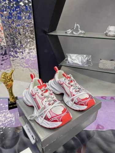 情侣款Balenciaga 巴黎世家九代23SS最新爆款3XL Sneaker系列 情侣款 休闲 老爹鞋 运动鞋 整体鞋型汲取了Balenciaga Track