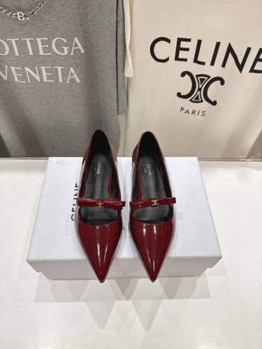 高版本出厂 Celine 赛琳25Ss 早春最美尖头蝴蝶结平底鞋玛丽珍单鞋～ 思琳标志性的五金扣高级优雅 上脚显瘦得来超有气质～百搭日常着用都是一绝的单品！小平