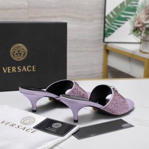versace范思哲 5 新跟杜丽莎原版扣高跟凉鞋 拖鞋 海外热销冠军 yb一致原鞋开发楦型 各大时尚博主及明星 网红 已经人手一对 如此出众的美 让人过目不忘