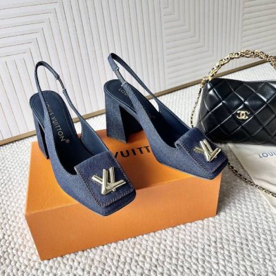 后空 单鞋 牛仔L驴家ss23 new arrival～ 跟高:5.5cm 9.5cmL家Shake 露跟高跟鞋选用高亮漆面牛皮革，以瞩目亮色洋溢摩登风尚。鞋面