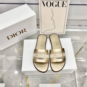 橙子出厂价 Dior 迪奥春夏新款 刺绣字母平底拖鞋 一字带拖鞋 沙滩凉拖 码数：35-42