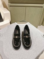 高定版 * 香奈儿大爆款！专柜 正品级 版本！水台厚底粗跟增高乐福鞋。 鞋面: 小牛漆皮 垫脚:进口绸缎牛皮 大底:原版意大利真皮大底 码数：35-39 34