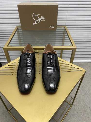 定做款 出厂价 。Christian Louboutin Cl红底鞋 专柜系列，情侣休闲板鞋 独家热款发布活动乳胶垫脚成品大底车线女35-40#男38#-46,