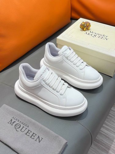 商品名称：Mcqueen 麦昆 正规码数: 38-44 休闲鞋 商品材料：精选 头层牛皮鞋面，进口羊皮内里；原厂大底。