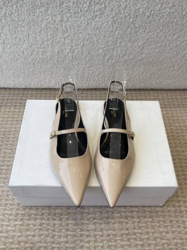 Celine 思琳 2025Ss新款凯旋门尖头平底鞋 性感气质尖头单鞋干净利落 超显腿细 无论是单穿还是搭配阔腿裤 高街又复古 一起来做Celine女孩 鞋面