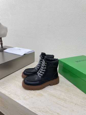 穿线工艺 高版本 登山靴 BOTTEGA VENET* 对标对版 五金原版一致 请对比官图 BV登山鞋 五金对版 一致 磨砂牛皮 原版一比一做法 一致五金 黑色 - 点击图像关闭