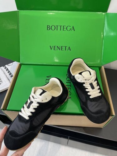 顶级版本 女款 男款 Bottega Veneta 葆蝶家 Bv最新款Orbit系列 复古休闲运动鞋 情侣款 Bottega Veneta 以 90年代自由随性