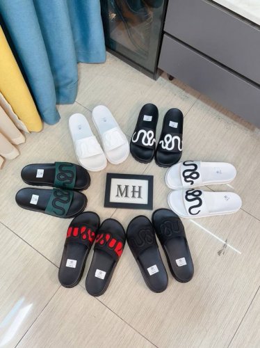 出厂价p Gucci 家高端男士夏季拖鞋 鞋面材质头层牛皮压印品牌Logo 私模组合大底 细节完美 尽显大牌风范 休闲宽松舒适型 高品质精品 夏季必入哦 siz