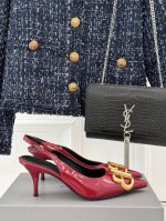 凉鞋 单鞋 balenciaga 巴黎世家经典双B扣尖头后空凉鞋将时髦发挥到极致 经典中的精品整双鞋的精髓就是它的鞋头 够尖够长并且不带臃肿感 还拉长线条 完全