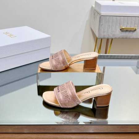 顶级版本 平底 粗跟 迪奥 Dior Dway 春夏新款一字拖拼色烫钻女鞋 Cd字母Logo立体刺绣平底凉鞋 圆头粗跟果冻色圆柱跟拖鞋 市面顶级版本 面料:鞋面 - 点击图像关闭